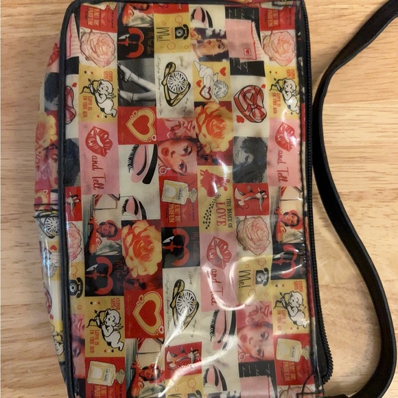 Relic Purse, Iconic
Jelly Vinyl Kiss & Tell... - Picture 7 of 11